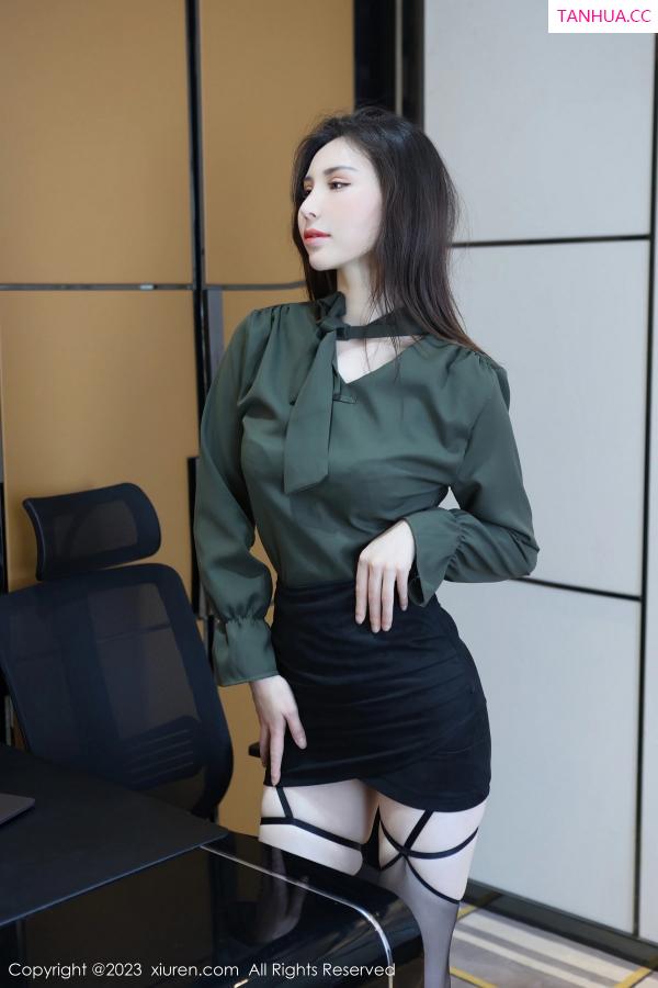   [XiuRen]高清写真图 2023.06.02 No.6844 王曼柔 短裙丝袜第4张图片